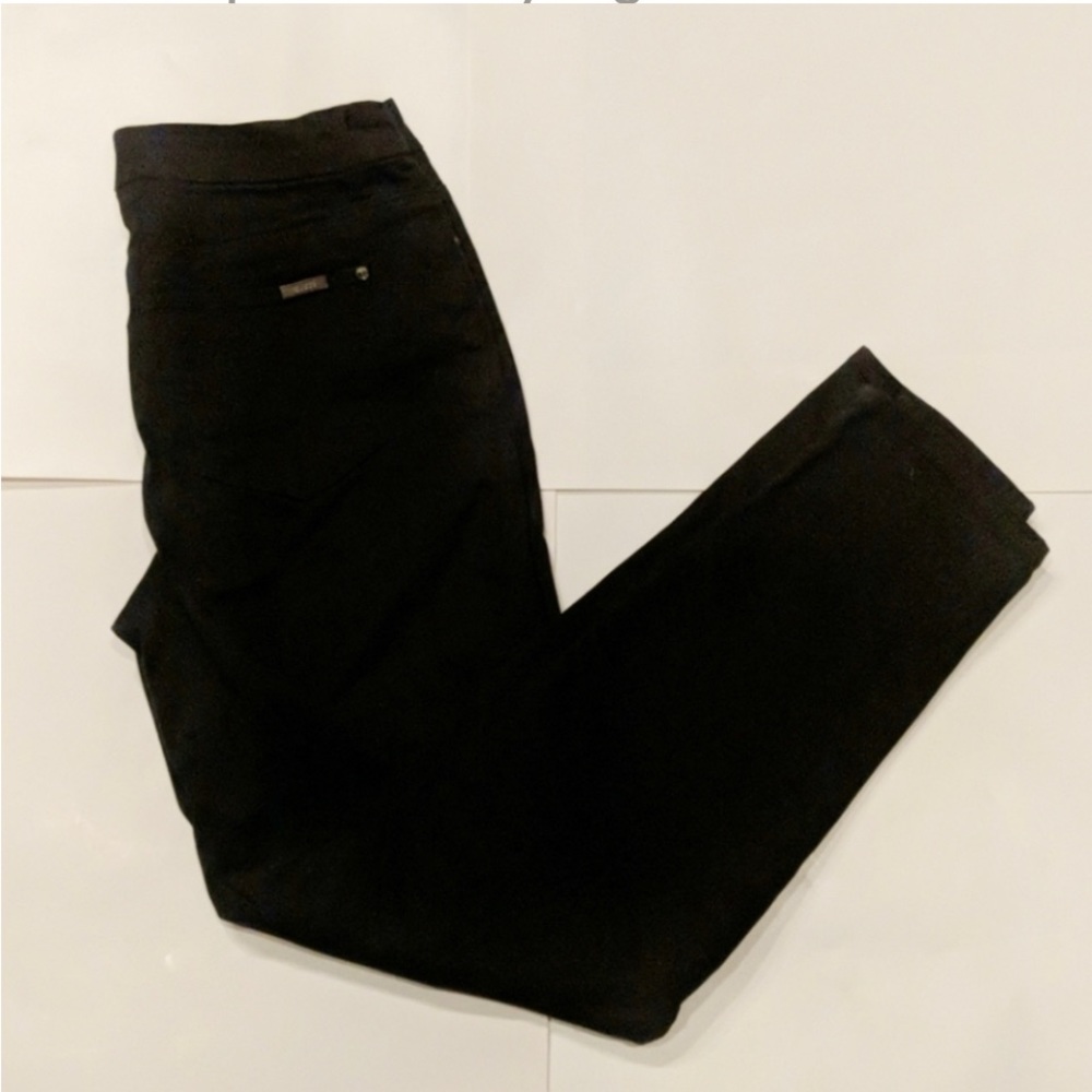 Chico’s Black slimming girlfriend ankle pant Size 00 , US size 2
